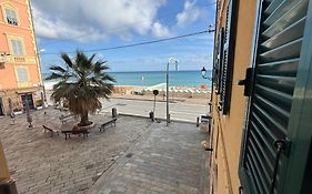 Appartamento piazza Buccelli a 10 mt dal mare
